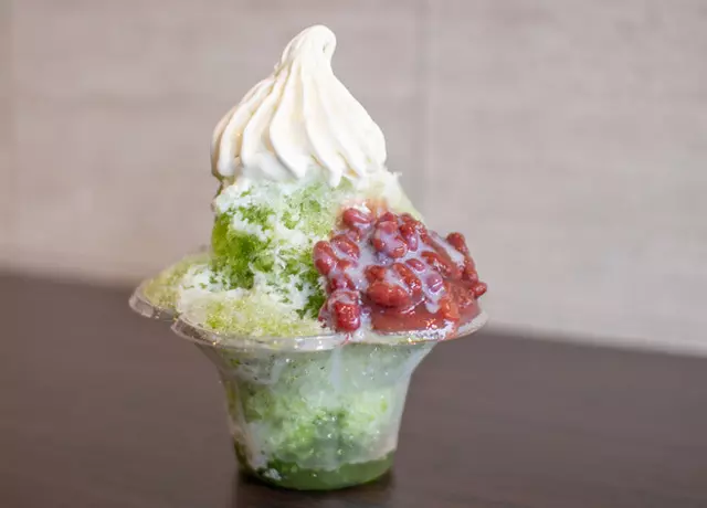 ▲名物 アム氷「宇治茶+練乳・小豆トッピング」…900円(税込)