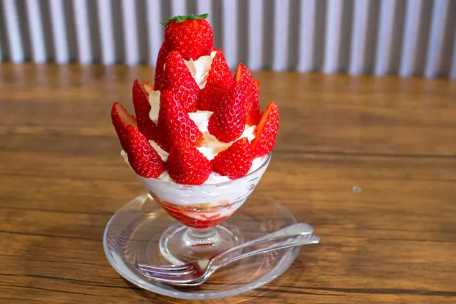 ▲旬のパフェ「イチゴのパフェ」…1,200円(税込)~
※イチゴの仕入れ価格によって変動する場合がございます。