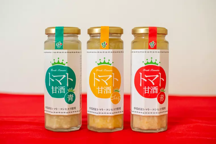 ▲(左から)「青トマト甘酒」「ゴールドトマト甘酒」「赤トマト甘酒」
各種 300円(1本)