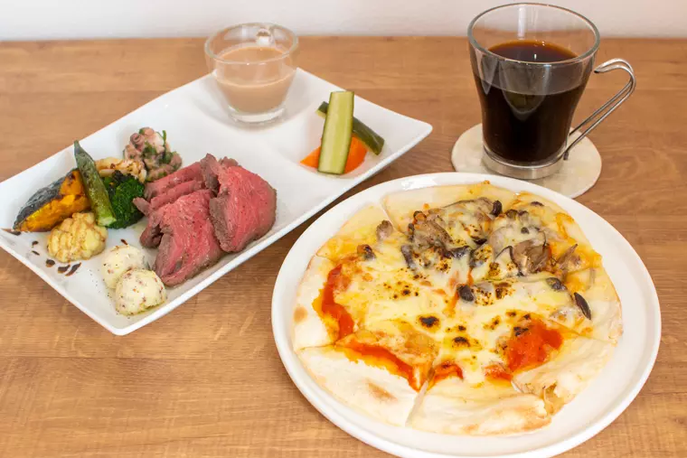 ▲「店内ランチC」1,600円(税込)
本日のピザ、焼き野菜と牛肉料理、副菜、デザート、ドリンク