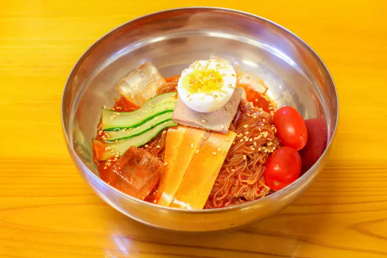 ▲「ビビン冷麺」900円(税込)