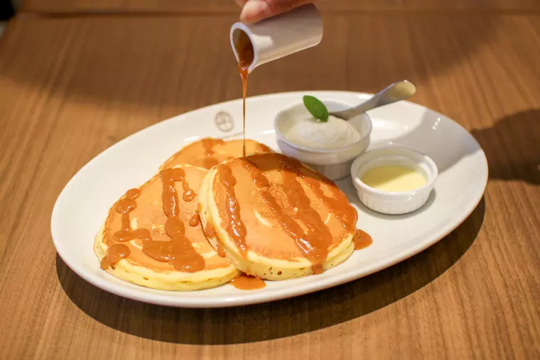 ▲「スタンダードパンケーキ」(キャラメルソース)
825円(税込)