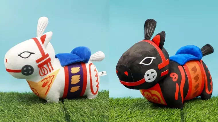 ぬいぐるみ「三春駒くろすけ」「三春駒しろまる」　各3,300円(税込)