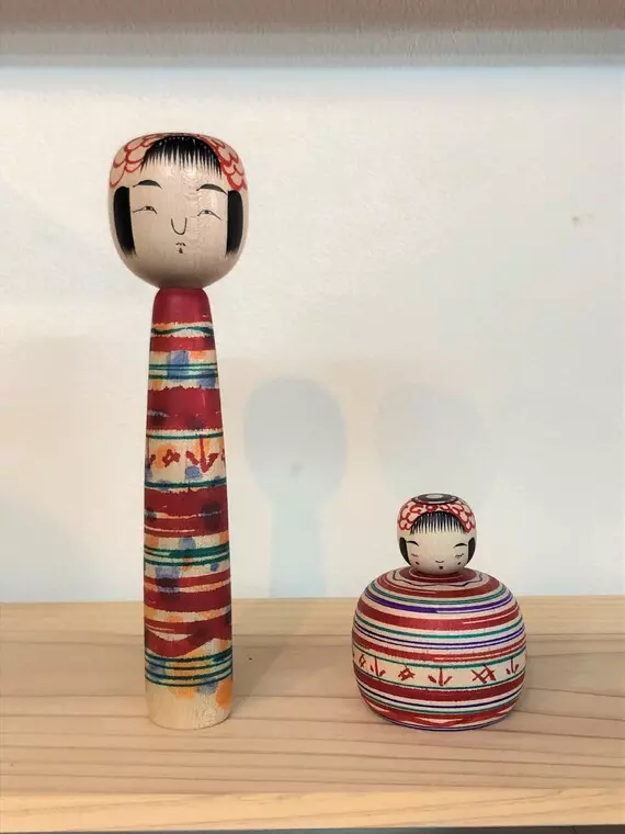 写真左：伝統こけし6.5寸 1,800円(税込)/右：えじこ 1,800円(税込)