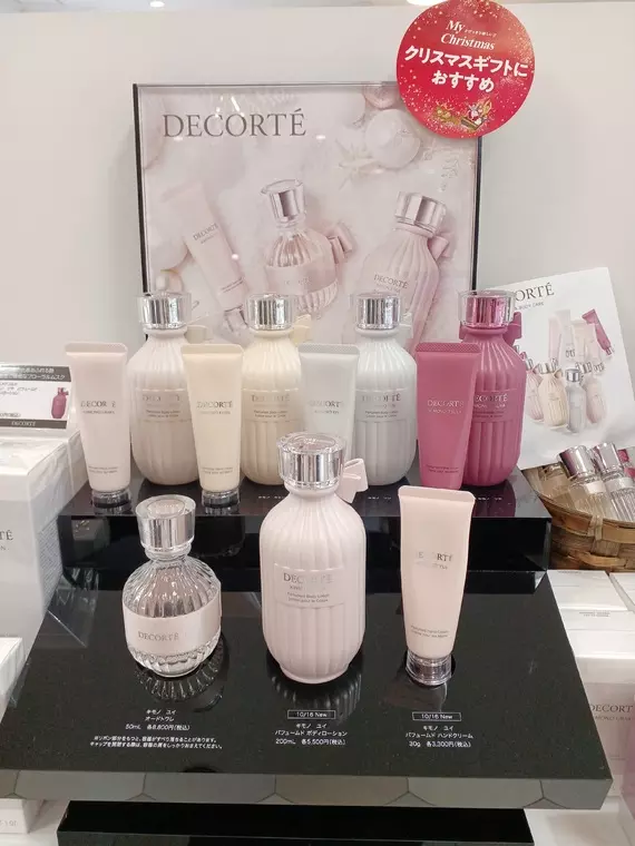 〈DECORTE〉キモノパフュームド
ボディローション　全5種　各5,500円（税込）
ハンドクリーム　全5種　各3,300円（税込）
