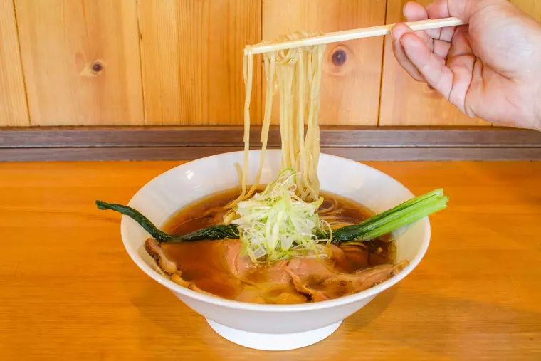 ▲「しょうゆらーめん（ストレート麺）」
820円(税込)
