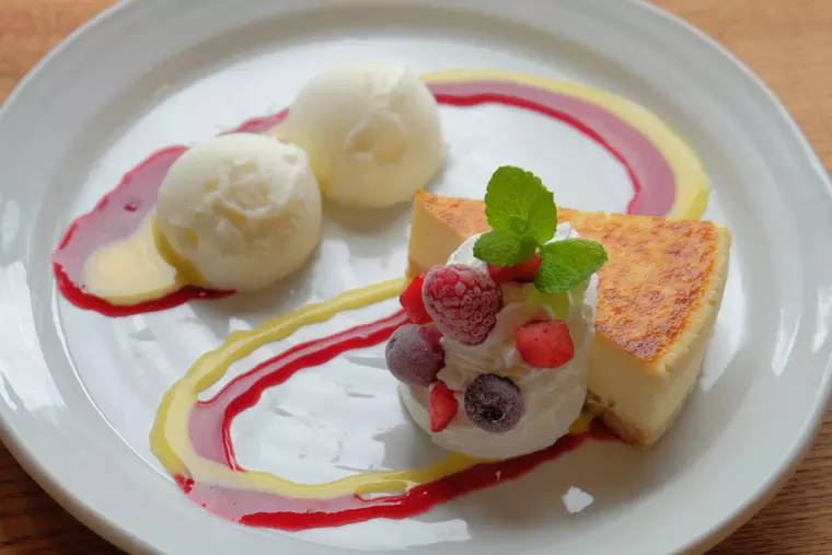 ▲「チーズケーキプレート」1,200円(税込)
（写真提供：チーズケーキ工房 風花）