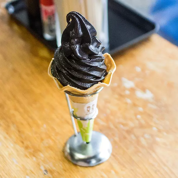 ▲「桐炭ソフトクリーム」350円