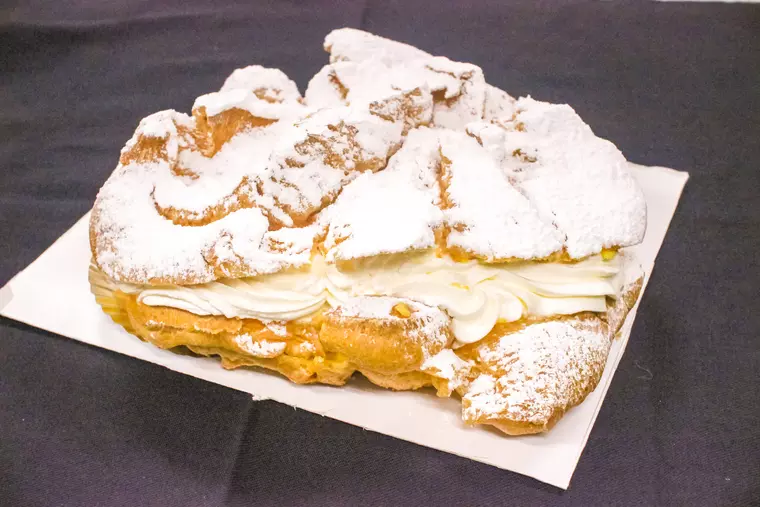 ▲「超特大シュークリーム」2,500円(税込)
